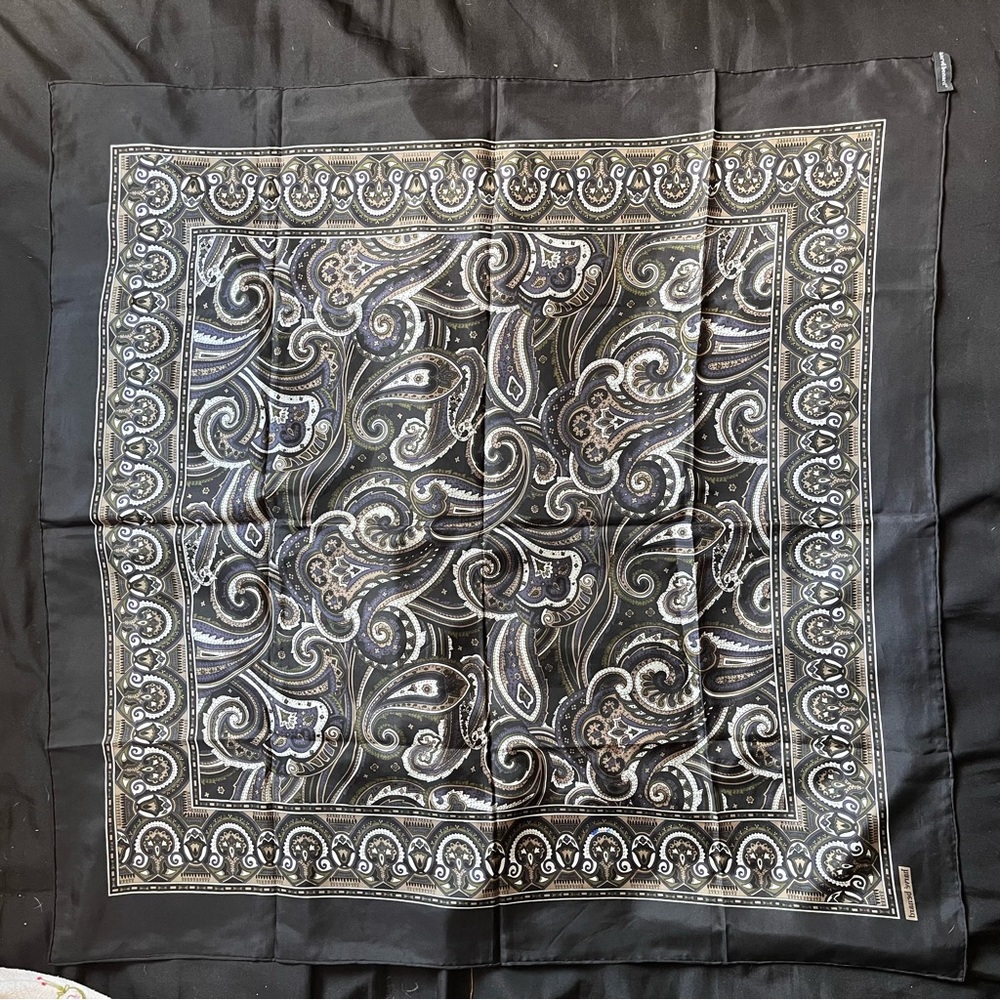 Vintage Harve Benard Square 34x34" Black Silk Parsley Floral Scarf *small stain* - Picture 2 of 11